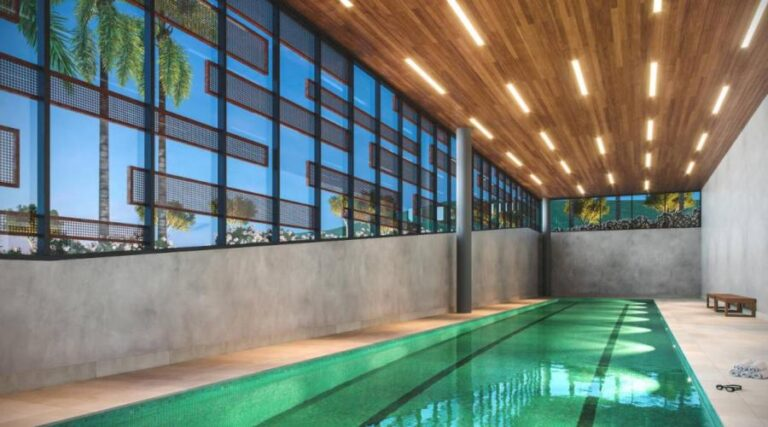 Piscina — La Colline